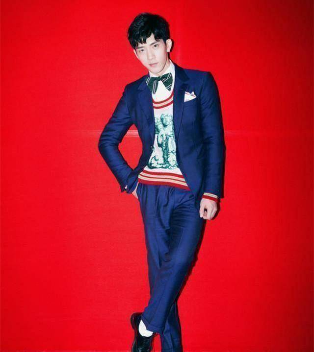 井柏然的街拍来了,这双鞋挺特别,估计能增高好几厘米!_男生_鞋子_身高