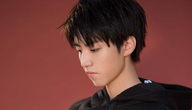 娱乐点评:肖战,迪丽热巴,王俊凯,徐冬冬,胡歌,陈伟霆_嘉行_资源_团队