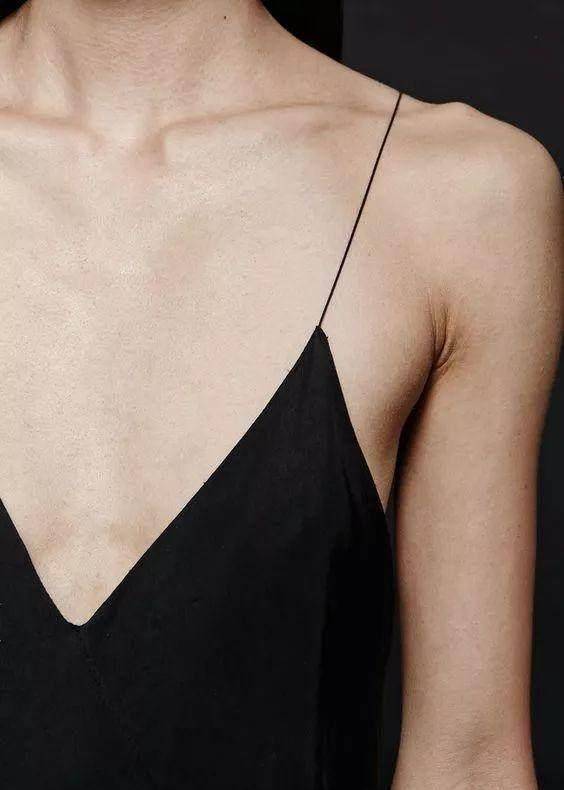 平胸穿衣真的不好看吗?平胸代言人周冬雨这样说!_妹子_衣服_因为