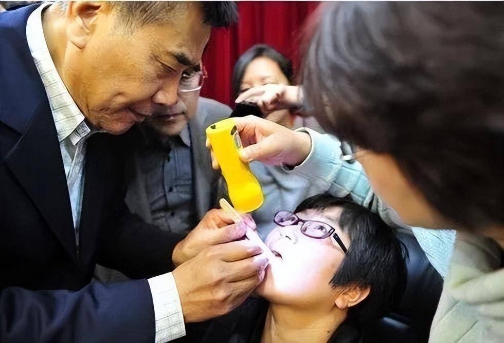 针灸专家孙介光,独创舌针疗法,在各种奇难杂症的治疗上屡见奇效_先生