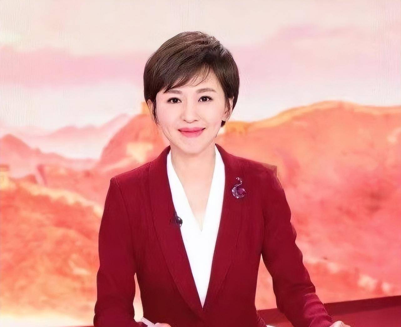 欧阳夏丹在失踪两年半后首次现身,瘦瘦的她衣着朴素,还在央视工作