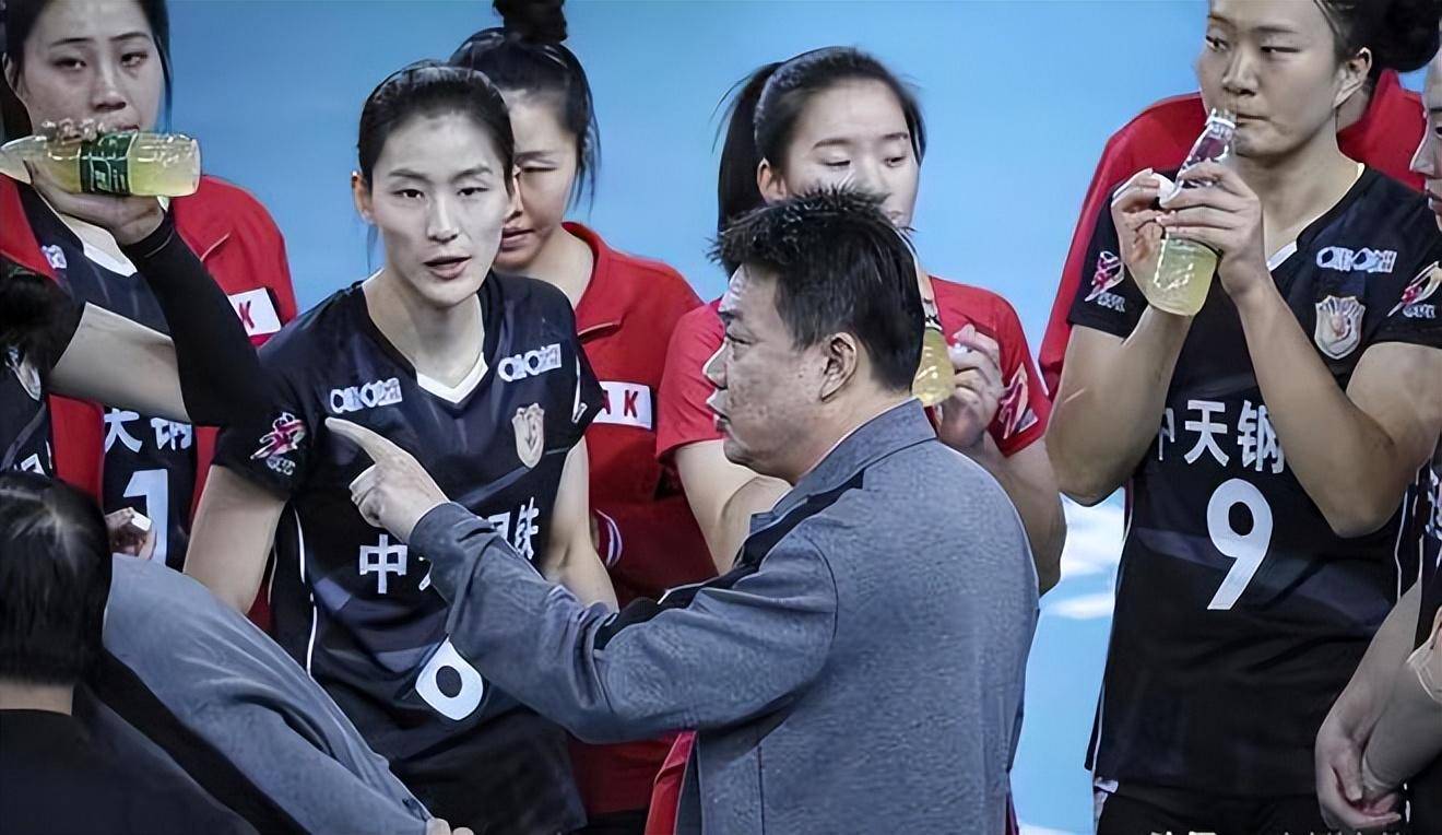 仙女的配合都够呛,练替补已经是没有任何意义,所以主攻的仲慧,杜青青