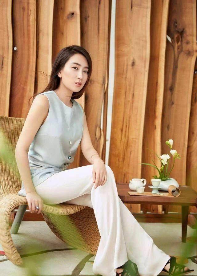 不过黄毅清越这么吊胃口,估计大家的兴趣只会越大.一个静之蔑视结束.