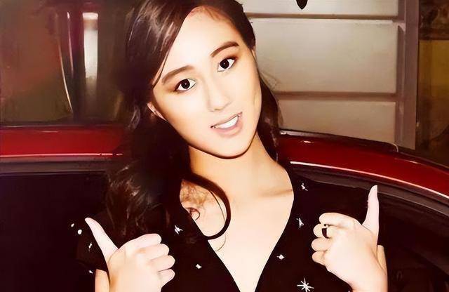 其貌不扬的何超雄年轻时很美丽,有人说她像林青霞,坐拥20亿房产_时候