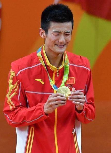 全英赛中国一哥谌龙轻松击败斯里坎特!距离夺冠迈出坚实一步!