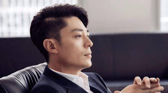 大背头的男星:张若昀迷人,胡歌时尚,看到最后:这谁顶得住?