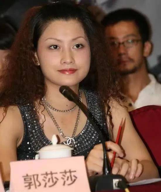 2020年高考,跑出考场跳美丽"一字马"的女孩,考了多少分_罗子欣_成绩