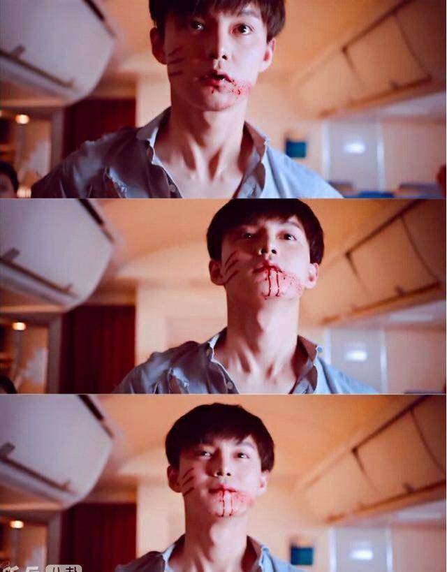 长着一张混合了吴彦祖,张智霖,张震的脸,却不走偶像路线.