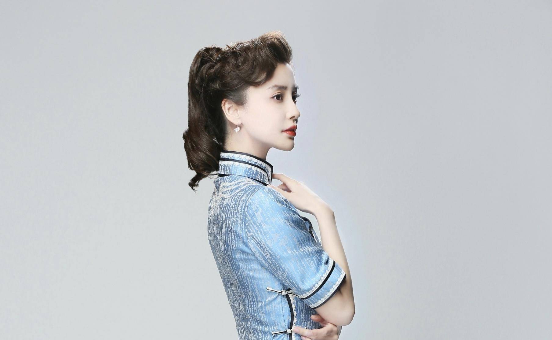 杨颖民国风真是太美了,宋锦云烟旗袍装,你喜欢这样的baby吗_时尚_设计