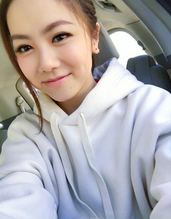 五月第一份狗粮,邓紫棋晒出与男友组装家具vlog,网友:甜腻了_马克