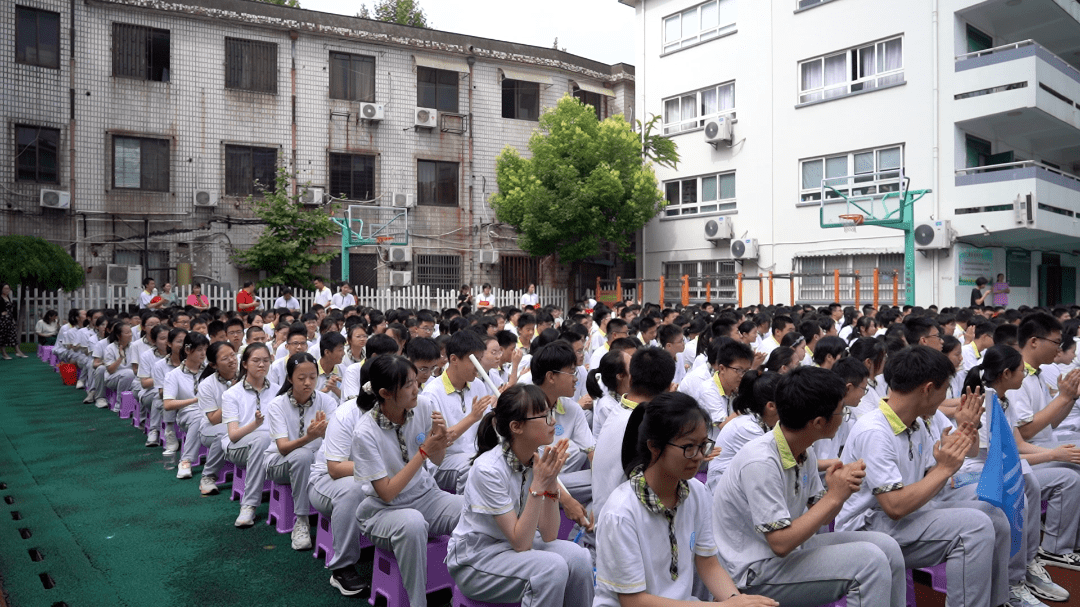 青春无悔 筑梦启航——南京秦淮外国语学校2023届毕业典礼_周洁_母校