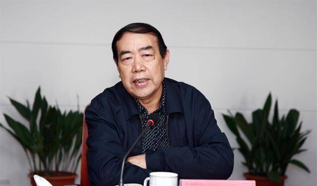 贾平凹前妻威武，仅怀疑贾平凹“精神偷欢”，就悍然离婚-贾平凹有几任妻子