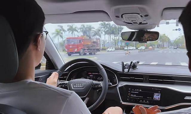 胡明轩开车,赵睿弹吉他,车里放着恋爱歌曲!_赵继伟_时候_婚礼