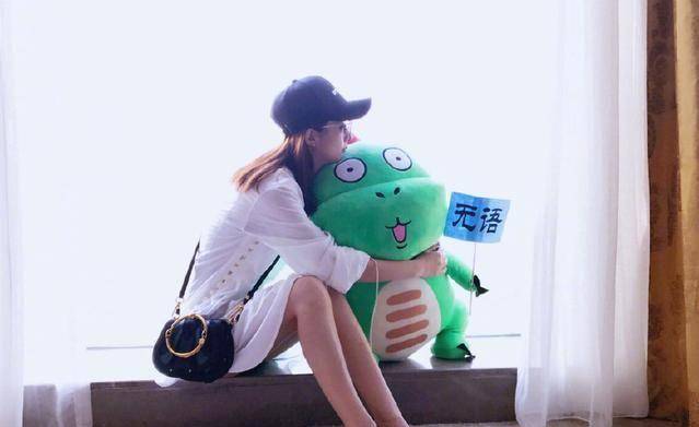 赵丽颖_明星_名牌