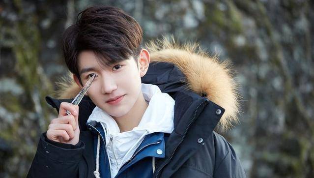 王俊凯:我卸妆了,易烊千玺:我也卸妆了,王源:你们让我怎么办_痘痘