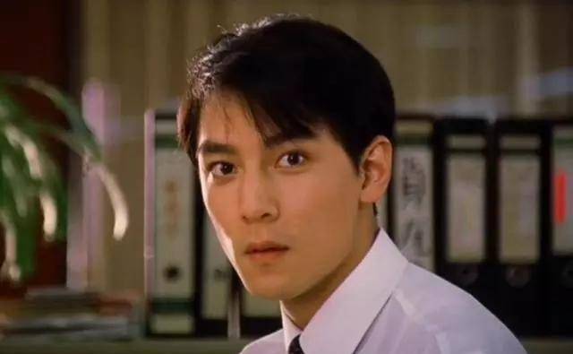 吴彦祖晒出自拍照,头盔把脸挤到变形,却意外撞脸成龙!_网友_照片_岁月