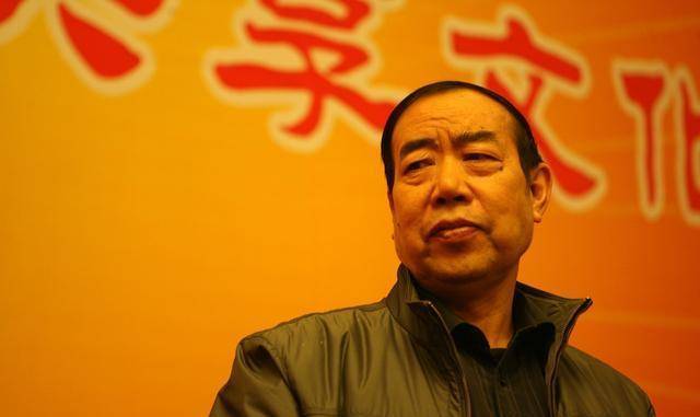贾平凹前妻威武，仅怀疑贾平凹“精神偷欢”，就悍然离婚-贾平凹有几任妻子