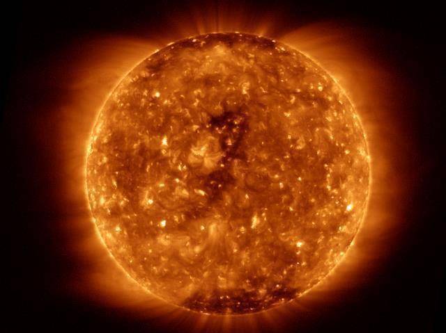太阳1天爆发17次耀斑，多地出现通信中断，影响空间站宇航员吗？