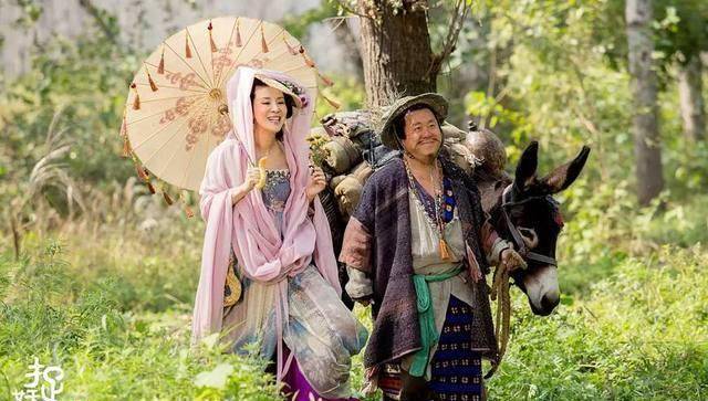 远的不说,从《捉妖记》开始,曾志伟不断变幻着身份,在不同类型的电影
