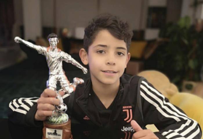 很多球迷担心迷你罗未来能否继承c罗的衣钵,成为一名职