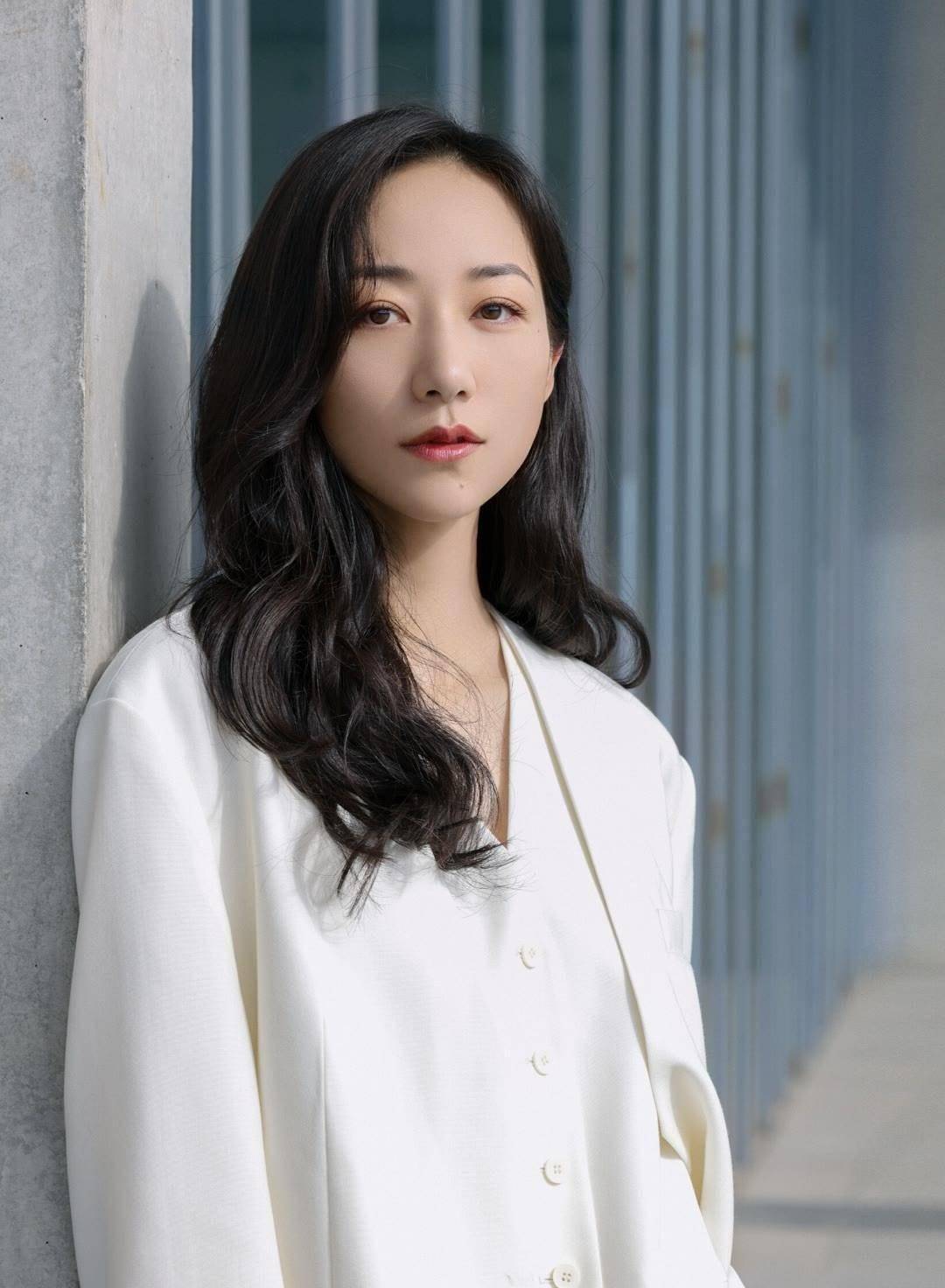 原来韩雪女儿都这么大啦,一家三口人同框,感觉却像是三代人_万山_网友