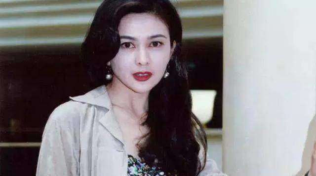 关之琳颜值的缺点了,和陈妍希站一起简直自带缩脖子特效_感觉_照片