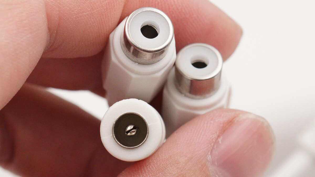 拆解长视高清网络监控摄像机看看_供电_螺丝钉_摄像头