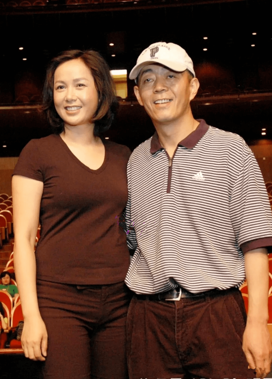 她脸圆润身材凹凸,顾长卫文质彬彬太般配!_显得_时候_裙子