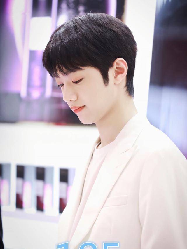 有一种"错觉"叫做明星的身高,鞠婧祎不到160,看到毛不易:懵了!