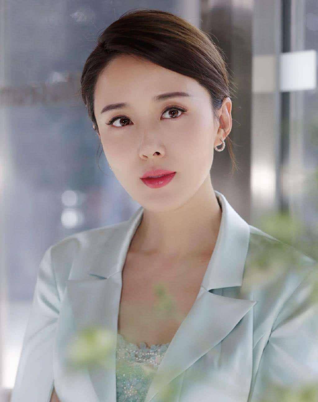 颜丹晨_活动_何琳为