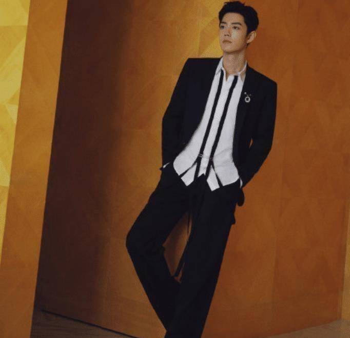 肖战一改造型走红毯,竟然变身五分身?看来腿长真的很重要啊!