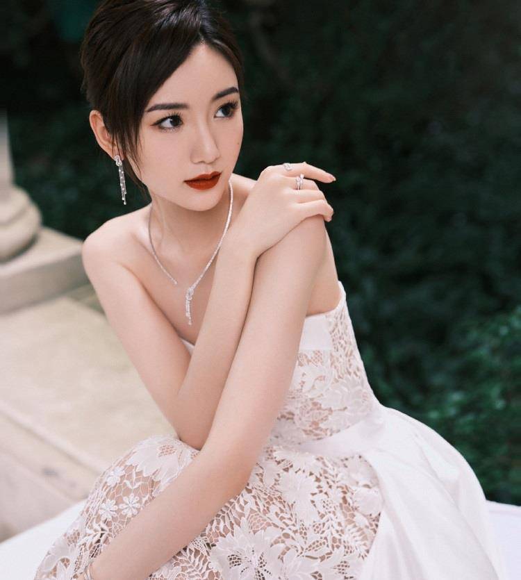 毛晓彤的人生就像是在拍戏,遇人不淑还不算,还遭拖欠千万片酬_事情