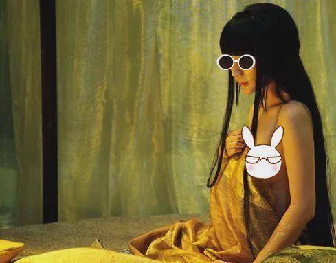 在《画壁》中出演过的电影不少,但每一个镜头里的她,总是在露身材