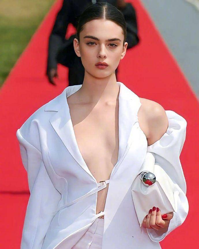 58岁"球花"莫妮卡有新恋情啦!