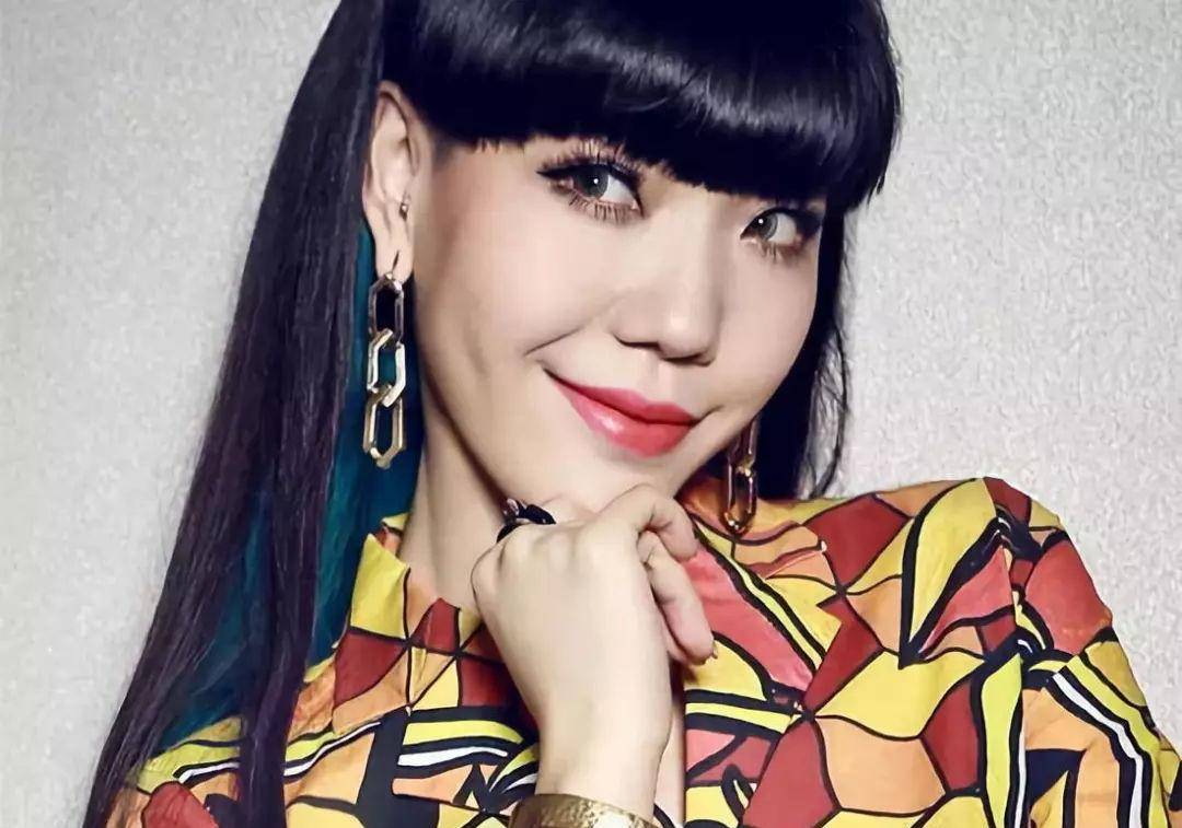 3亿代言费到挣钱捞金,高开低走的吴莫愁,这些年经历了什么_声音_风格