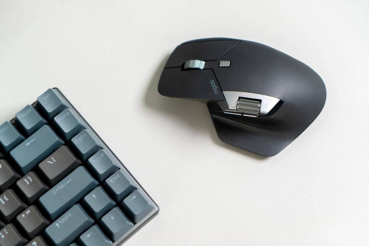 m 无线跨屏 霍尔磁感应侧滚轮,雷柏mt760l多模无线鼠标评测_设备_操作