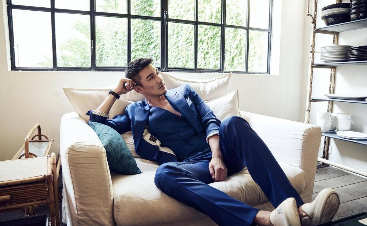 50岁胡兵保养有方,年轻外表时尚气质,是中年男人最好的状态_运动_中年