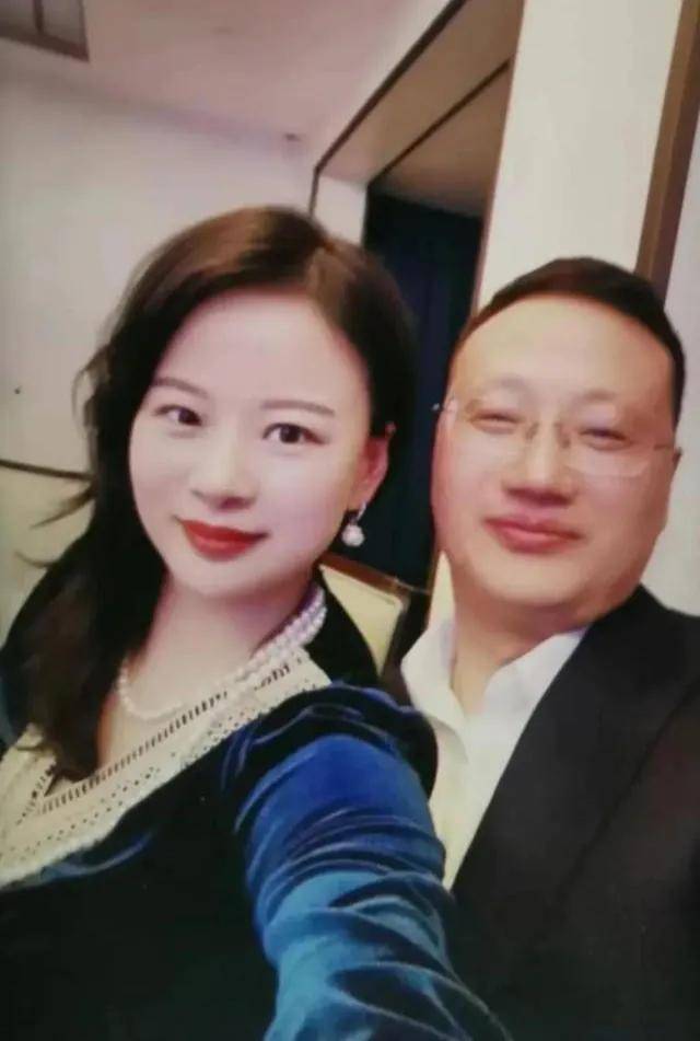 王强和他老婆图片