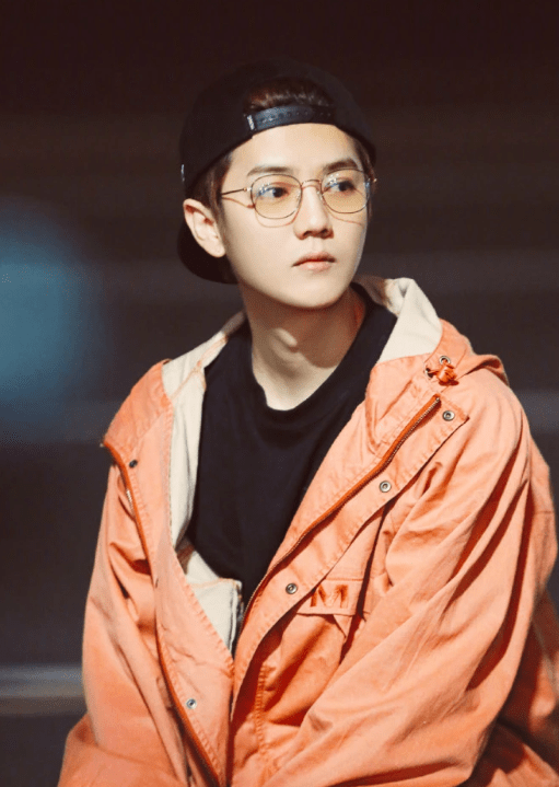 鹿晗近照瘦成纸片人!