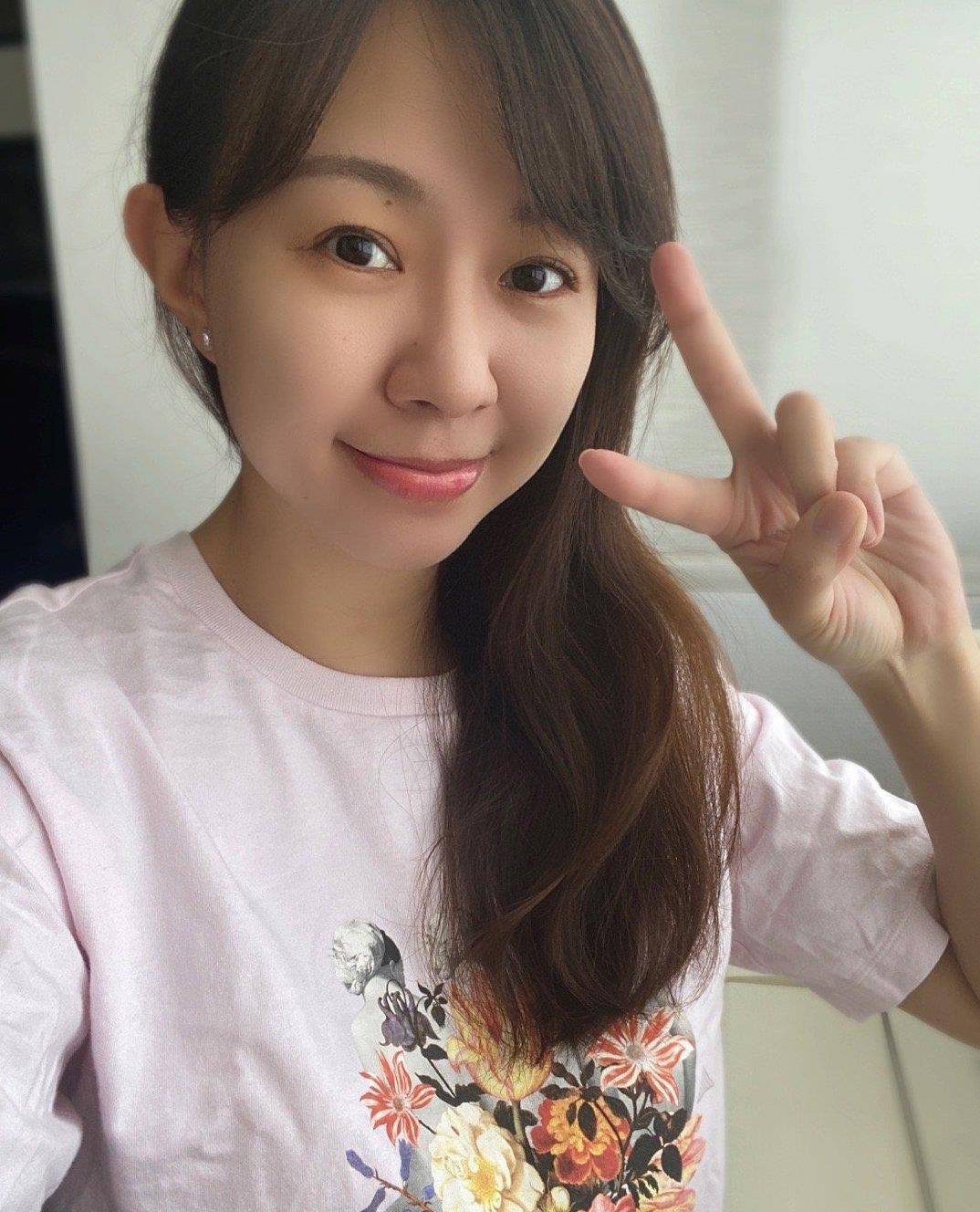 卓依婷今年40岁,唱了30多年的歌,当年因暂别歌坛曾被传"死讯"_时候