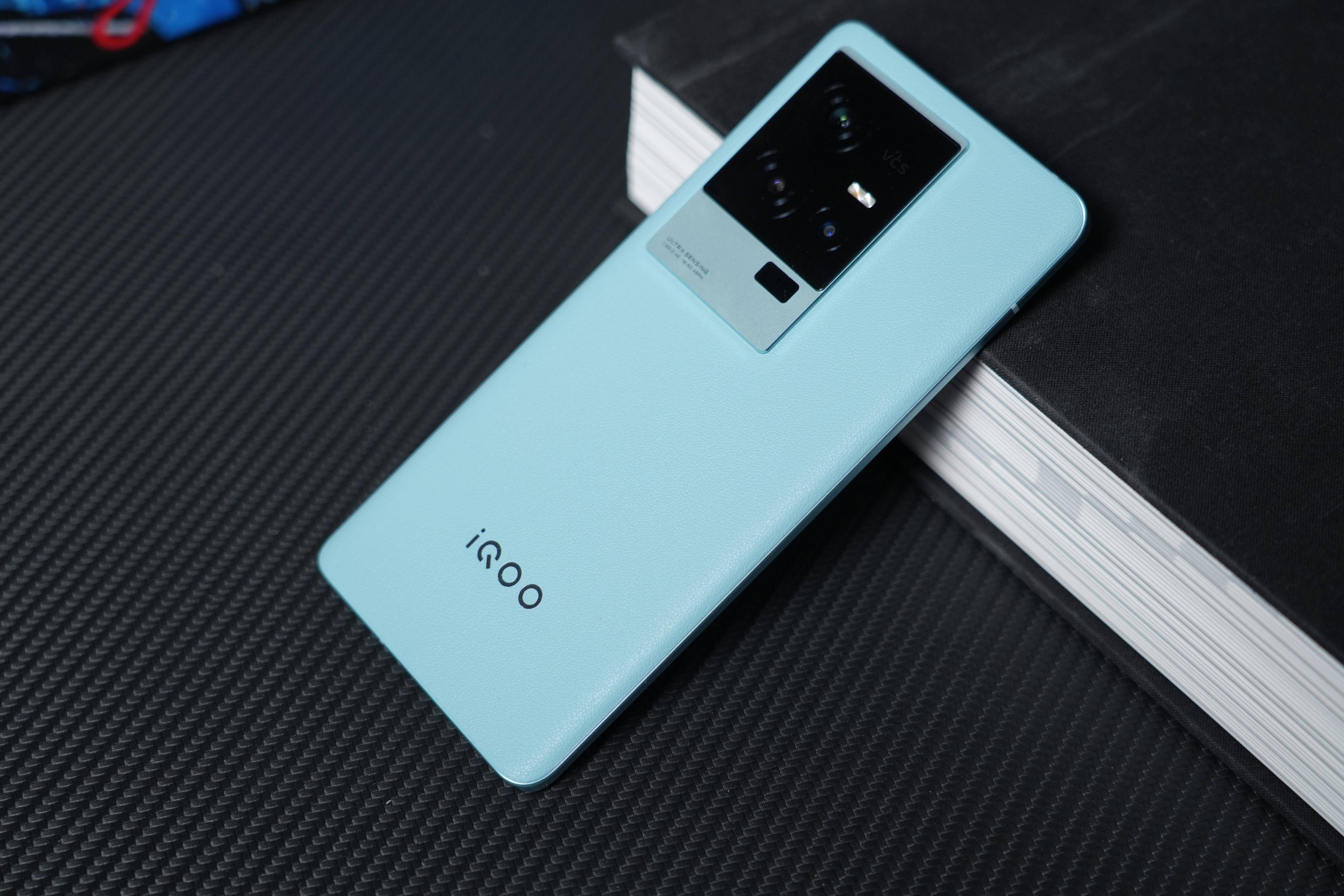 亚运会电竞手机iQOO11S快评测:应该没有比Ta更强的直板旗舰!