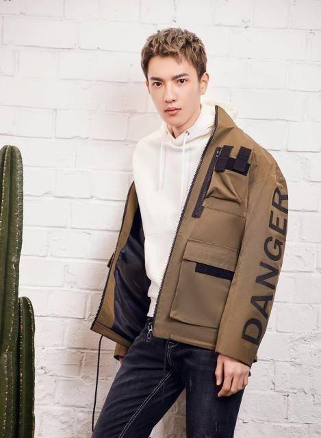 《偶像练习生》开播雄兔扑朔雌兔迷离安能辨我是雄雌_范丞丞_蔡徐坤