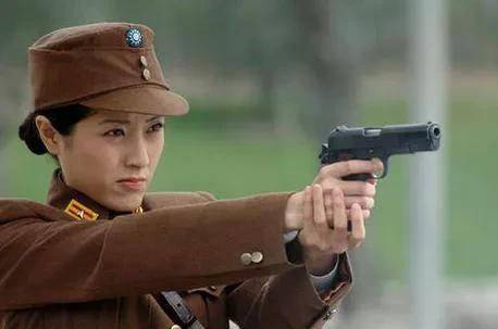 当年在军旅纪实剧《归途如虹》中演女军人苏晴.