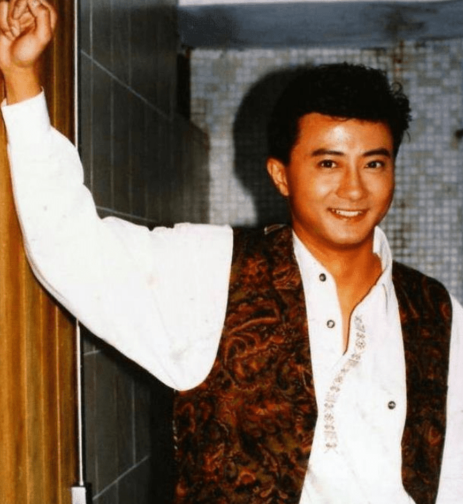 女主角谢贤已经弃国籍谢贤在电影中饰演了女主角,她的表演得到了观众