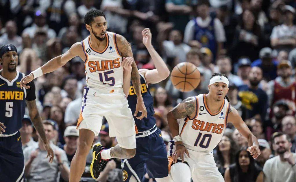 佩恩和妹夫,但这些蓝领素人和三巨头的能力,地位相差太大,太阳队等于