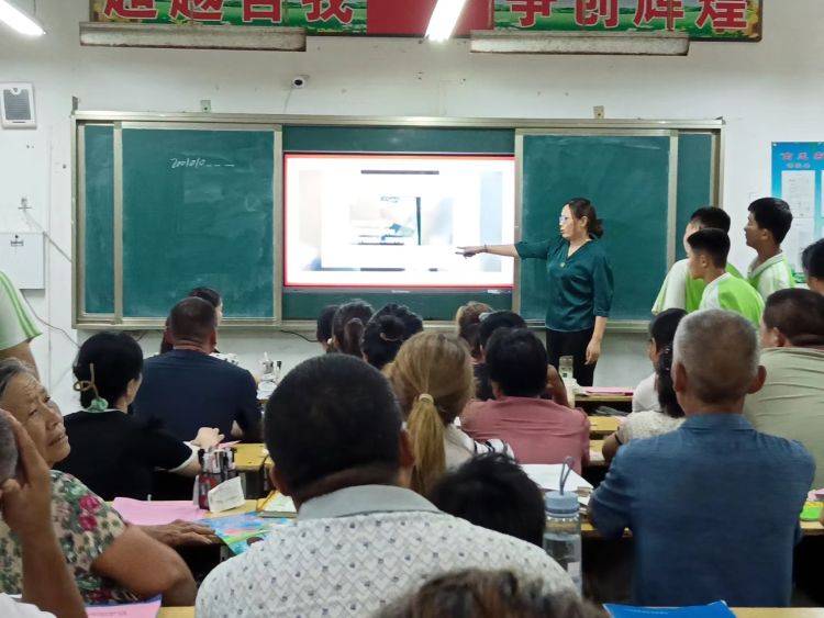 定陶区南王店镇中学组织召开暑假安全教育家长会_工作_要求_成长