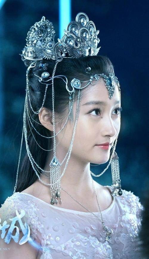 女星同演"百花仙子":关晓彤妖而不艳,她却美得当场被天帝侵犯_花神