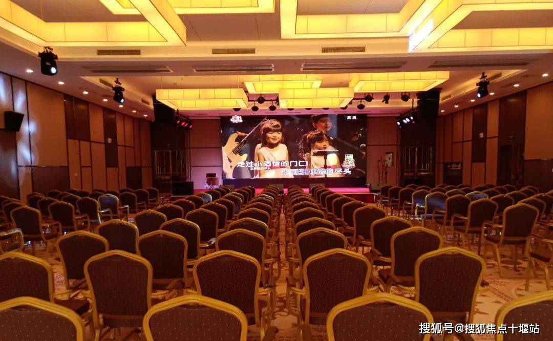 类住宅适老化设计,浅进深,充足采光;配置实木适老化家具,地暖,空调