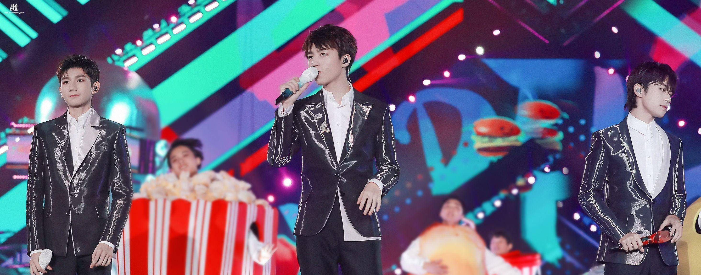 跨年晚会上,何老师拥抱了tfboys,这让三小只的承诺没有实现,可惜了