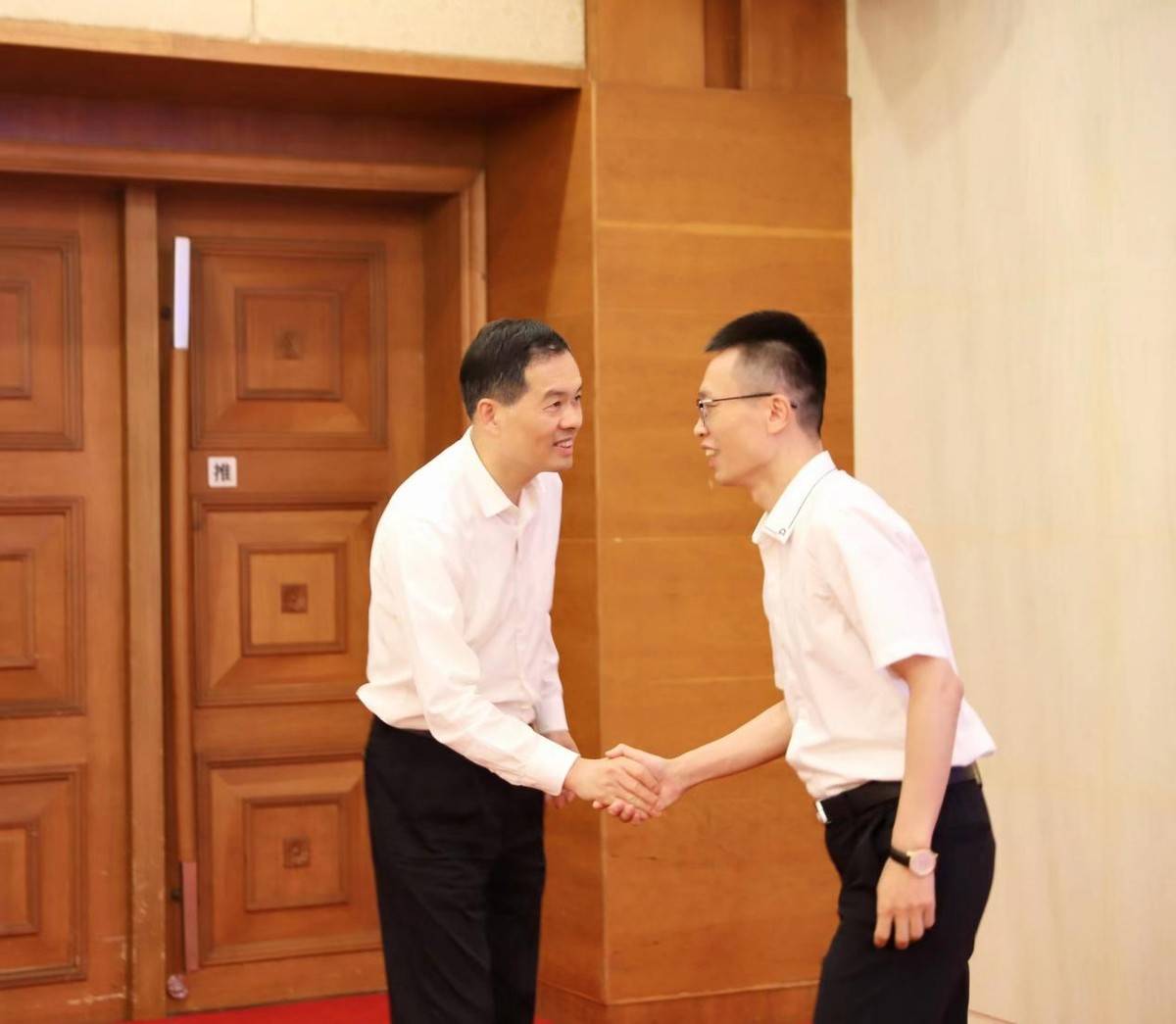 浙江省委常委,温州市委书记刘小涛会见星巴达汽车董事